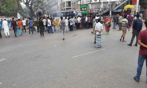 মেয়েবন্ধুকে টিজ করা নিয়ে সংঘর্ষে জড়ান ঢাকা ও আইডিয়ালের শিক্ষার্থীরা