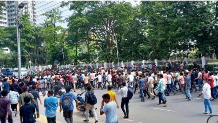 ঢাবিতে ছাত্রলীগ ও ছাত্রদল নেতাকর্মীদের মধ্যে সংঘর্ষ হয়েছে