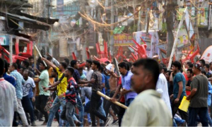 ছাত্রলীগ-ছাত্রদল সংঘর্ষে রণক্ষেত্র খুলনা