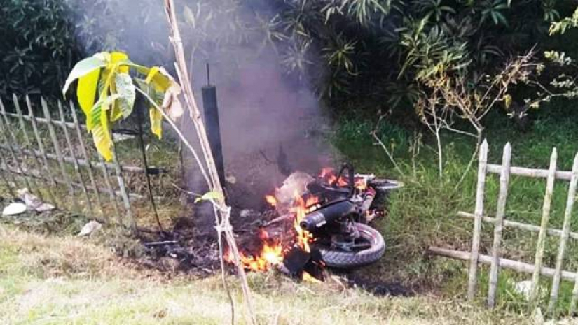 ছাত্রদলের হামলার প্রতিবাদ করতে গিয়ে ছাত্রলীগের দুপক্ষে সংঘর্ষ