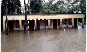 জলমগ্ন প্রাথমিক বিদ্যালয়ে পাঠদান বন্ধ রাখার নির্দেশ