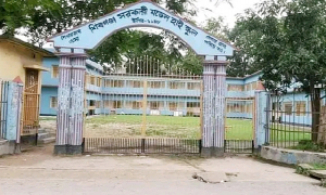 ধূমপান করায় ষষ্ঠ শ্রেণির ৩ ছাত্র বহিষ্কার