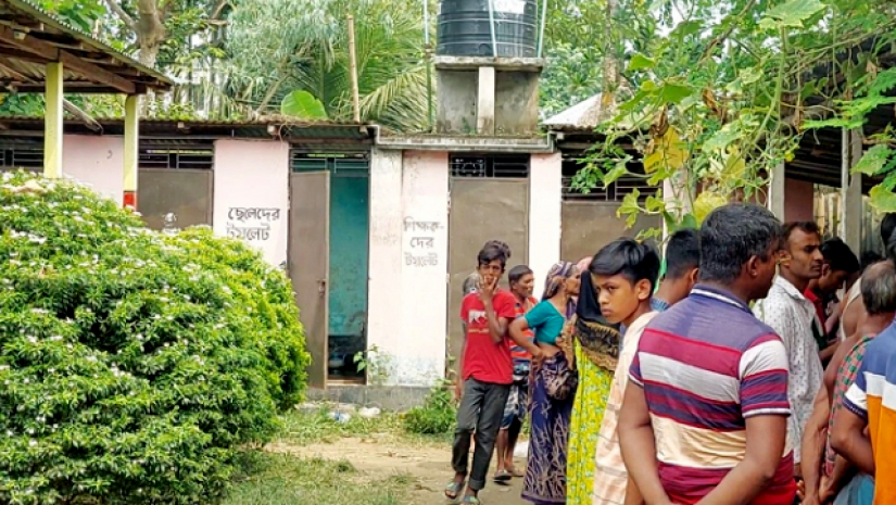 ড্যাফোডিল প্রিপারেটরি অ্যান্ড হাই স্কুলের টয়লেট 