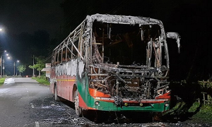 বাসে হঠাৎ আগুন, অল্পের জন্য বেঁচে গেলেন ঢাবির ৪৬ শিক্ষার্থী