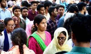 আবেদন ফি নিয়ে অসন্তোষ, পৃথক পৃথক মেধাতালিকার দাবি