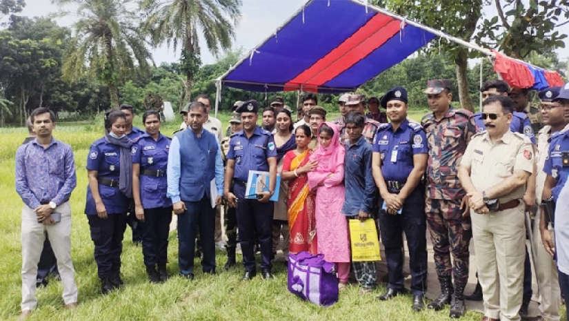 চেকপোস্ট দিয়ে তাকে ফেরত পাঠানো হয়