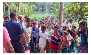 ছাত্রীকে নিয়ে পালিয়ে গেলেন প্রধান শিক্ষক!