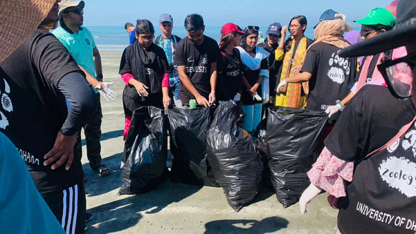 সেন্ট মার্টিনে ঢাবি শিক্ষার্থীদের প্লাস্টিক দূষণ ক্যাম্পেইন