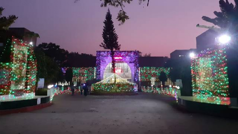 বর্ণিল সাজে সেজছে ইসলামী বিশ্ববিদ্যালয়