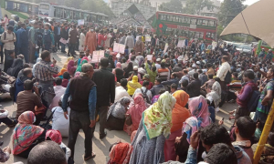 প্যানেল নিয়োগের দাবিতে নিবন্ধনধারীদের শাহবাগ অবরোধ