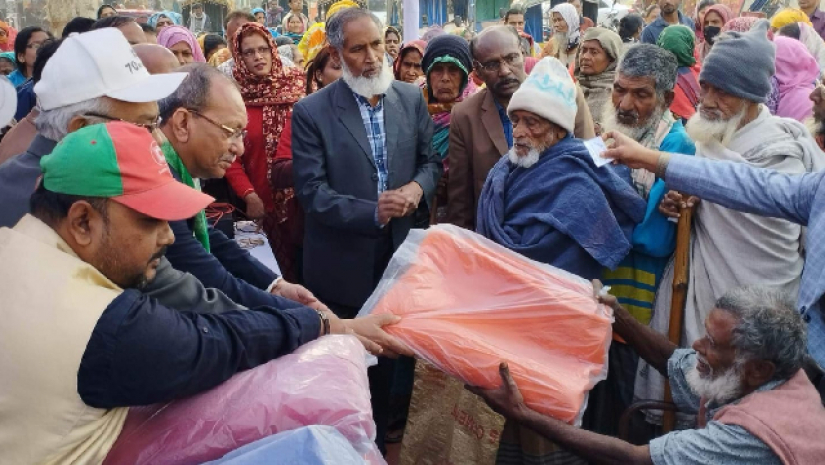 রাবিতে অসহায় শীতার্তদের মাঝে কম্বল বিতরণ