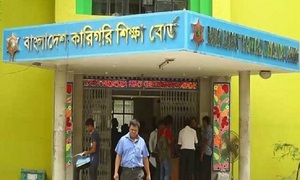 এইচএসসিতে এ-গ্রেডে পাস মা, ফেল করেছে মেয়ে