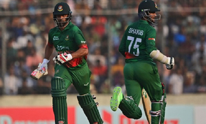 জমছে সাকিব-তামিমের জুটি