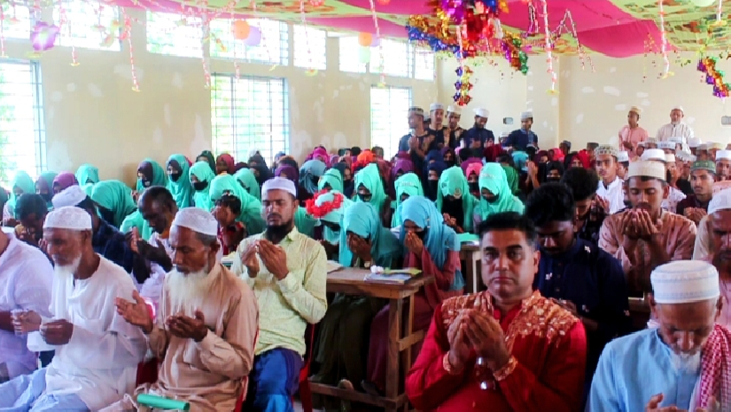 ভোলায় দাখিল পরীক্ষার্থীদের জন্য দোয়া-মোনাজাত