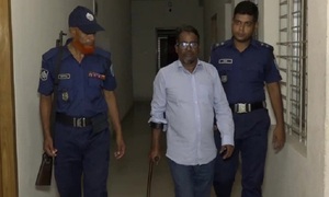 স্নাতকের ছাত্রীকে বাসায় ডেকে ধর্ষণ, সহকারী অধ্যাপক গ্রেফতার