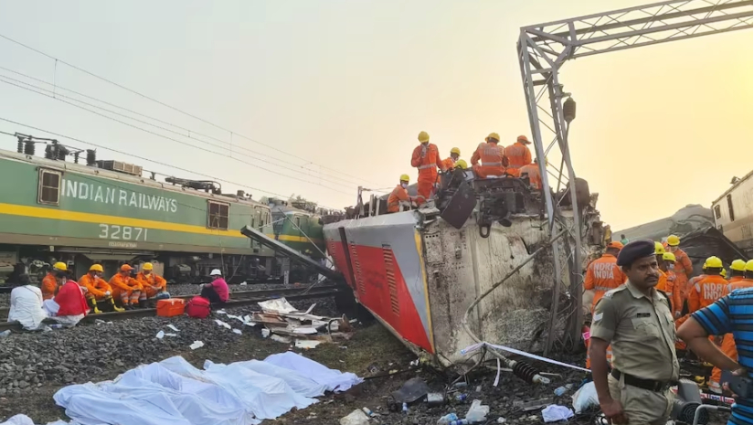 ভারতের ওড়িশায় মালবাহী ট্রেনের সঙ্গে যাত্রীবাহী ট্রেনের সংঘর্ষ হয়েছে