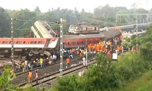 ভারতে ট্রেন দুর্ঘটনায় নিহত বেড়ে ২৮৮, বাংলাদেশী হতাহত কত জন