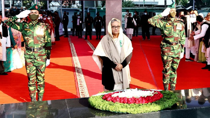 বঙ্গবন্ধুর প্রতিকৃতিতে শ্রদ্ধা নিবেদন করছেন প্রধানমন্ত্রী শেখ হাসিনা