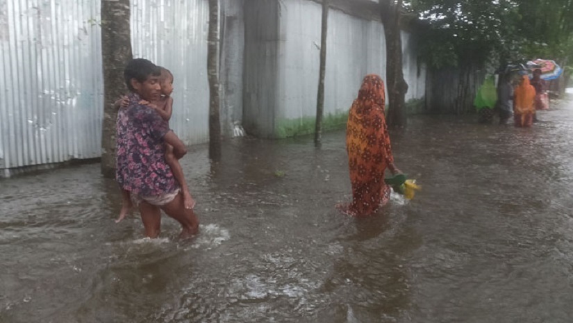 বন্যায় ডুবে গেছে লালমনিরহাটের অনেক এলাকা