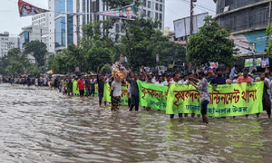 হাঁটু পানিতেই চলছে বিএনপির সমাবেশ