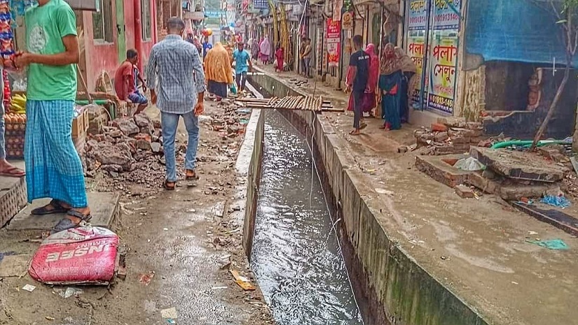 দারুল ইসলাম ট্রাস্ট এলাকায় নির্মাণাধীন নালা ও সড়ক