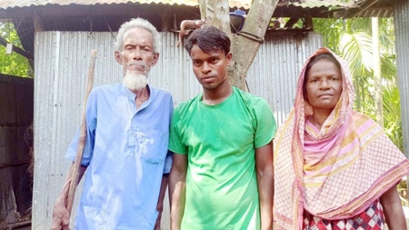 অর্থাভাবে বিশ্ববিদ্যালয়ে ভর্তি হতে পারছেন না শরিফুল