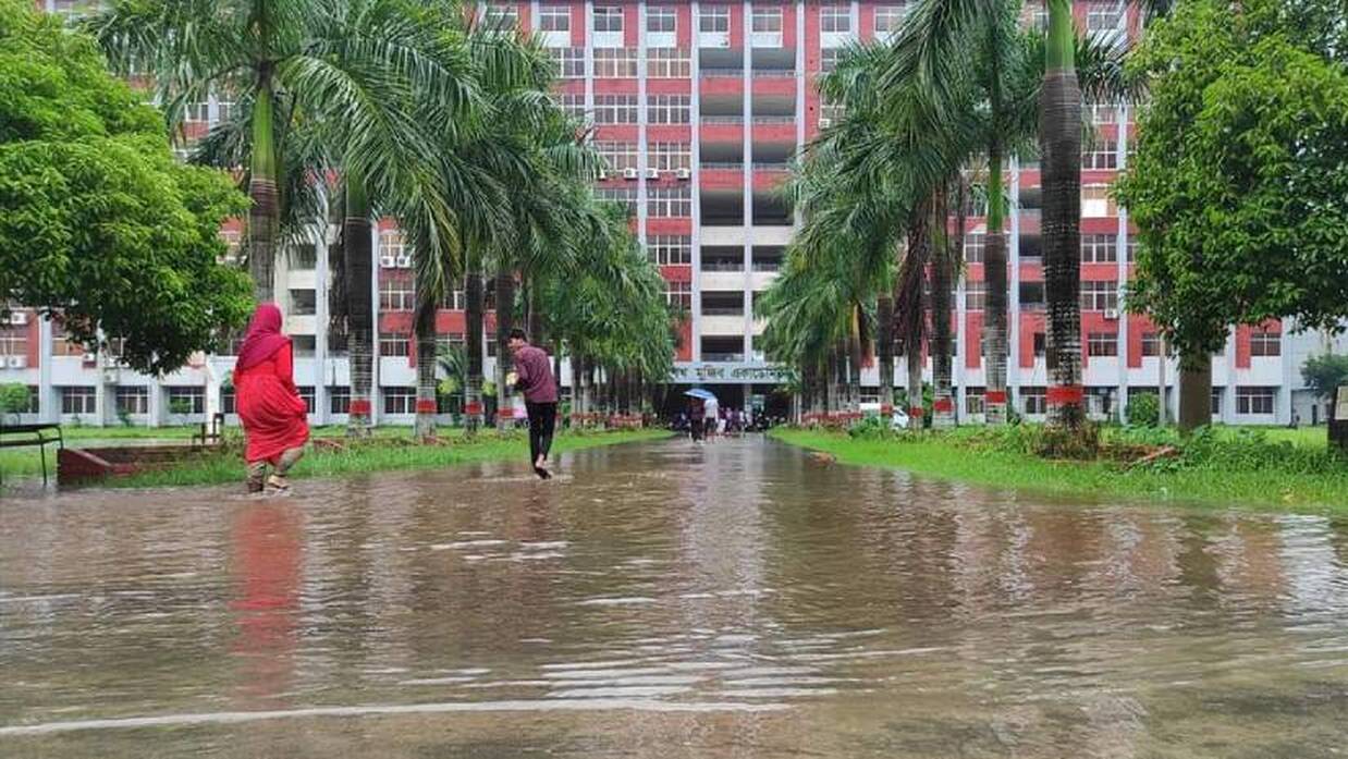 জলাবদ্ধতার কারণে ভোগান্তি