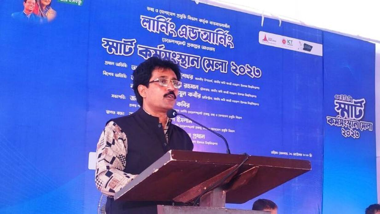 ‘স্মার্ট কর্মসংস্থান মেলার’ উদ্বোধনী অনুষ্ঠানে সৌমিত্র শেখর