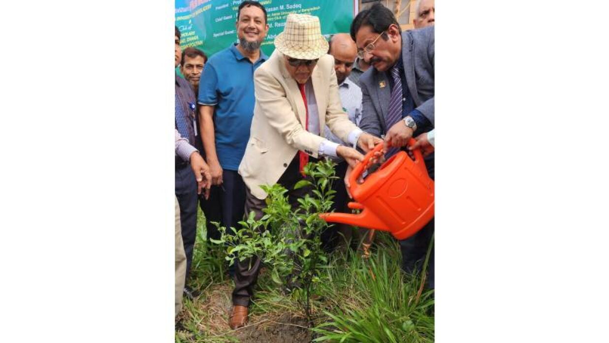 এইউবি প্রতিষ্ঠাতা উপাচার্য প্রফেসর ড.আবুল হাসান মুহাম্মদ সাদেক