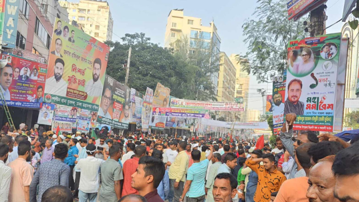 দলীয় কার্যালয়ের সামনে বিএনপি নেতাকর্মীদের অবস্থান