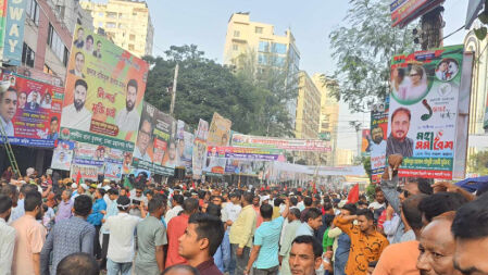 সকাল থেকেই নয়াপল্টনে বিএনপি নেতাকর্মীদের ঢল