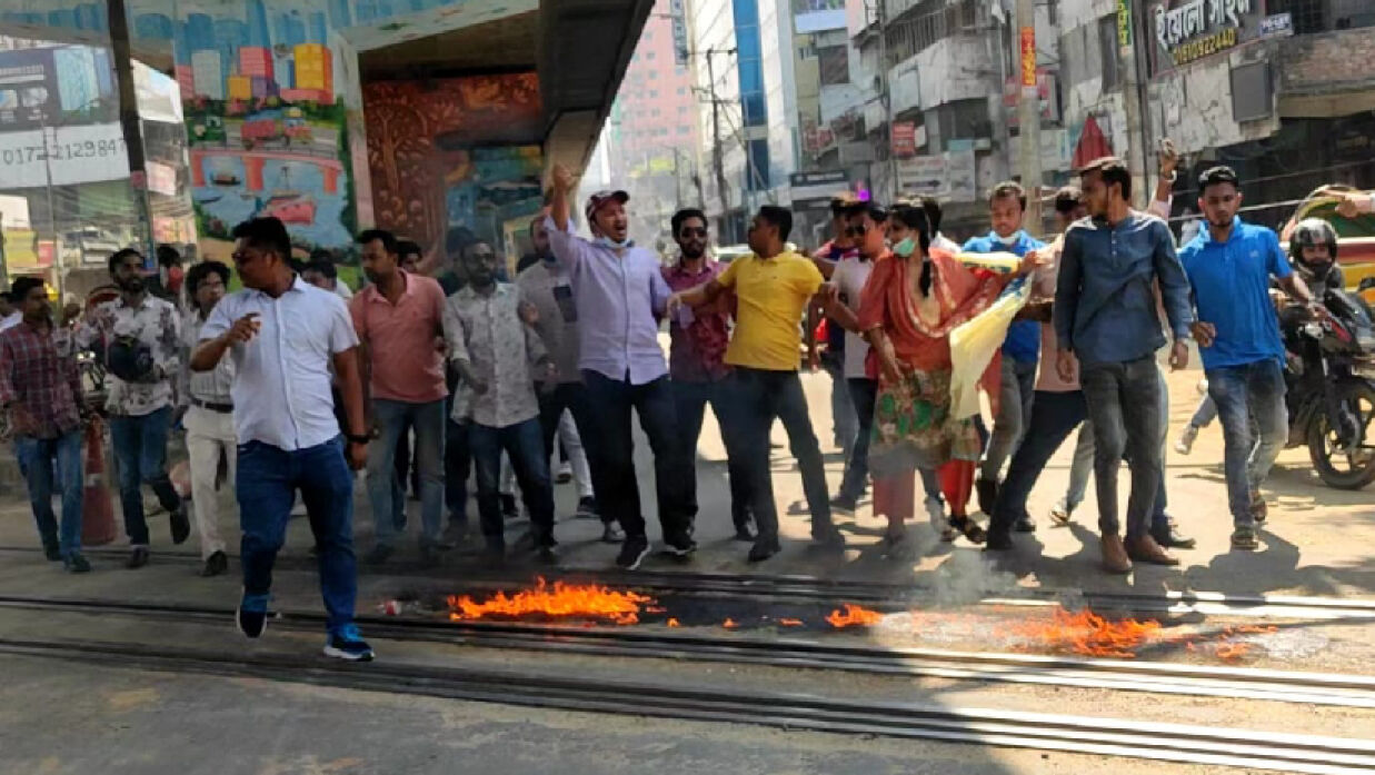 শ্রাবণের নেতৃত্বে মগবাজারে অবরোধ 