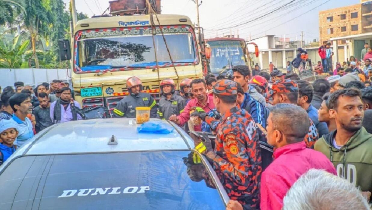 সাতক্ষীরায় সড়ক দুর্ঘটনায় দুই ভারতীয় নিহত হয়েছেন