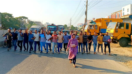 হরতালের সমর্থনে ঢাকা-চট্টগ্রাম মহাসড়কে ছাত্রদলের মিছিল