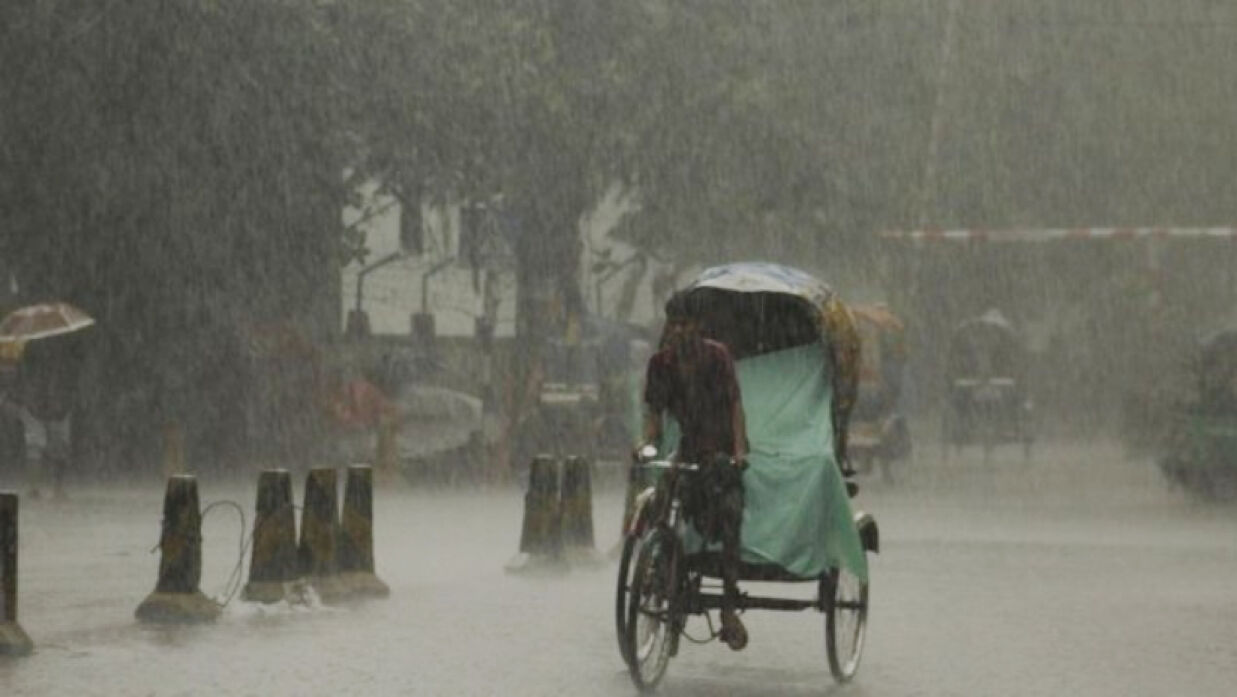 ঘূর্ণিঝড় ‘মিগজাউমের’ প্রভাবে সারা দেশে ঝিরঝিরে বৃষ্টি হচ্ছে