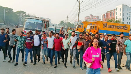 ঢাকা-চট্টগাম মহাসড়কে ছাত্রদলের মিছিলে পুলিশের বাধা