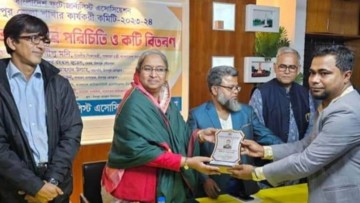 ফটোজার্নালিস্টদের সভায় উপস্থিত ছিলেন শিক্ষামন্ত্রী ডা. দীপু মনি