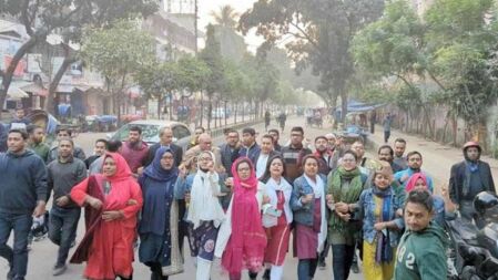 সরকারি নিষেধাজ্ঞা ভেঙ্গে হরতালের সমর্থনে রাজধানীতে রিজভীর নেতৃত্বে মিছিল