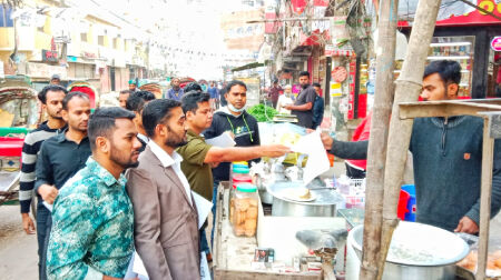 অসহযোগ আন্দোলনের সমর্থনে রাজধানীতে ছাত্রদলের লিফলেট বিতরণ