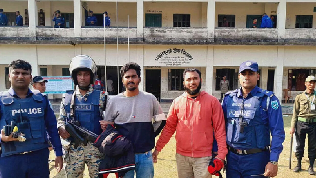 নৌকার প্রার্থীর পক্ষে জাল ভোট দিতে গিয়ে ছাত্রলীগ কর্মী আটক