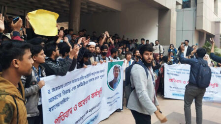 শিক্ষার্থীদের দাবি মেনে নিয়েছে আইইউবি, ক্লাসে ফিরছেন ড. সরোয়ার