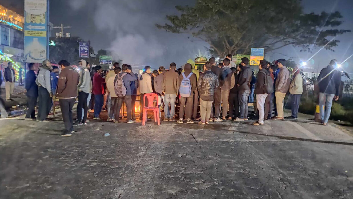 সড়ক অবরোধে ছাত্রলীগের একাংশ