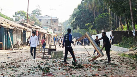 ২২ ঘণ্টায় তিনবার সংঘর্ষে জড়াল চবি ছাত্রলীগ, থমথমে ক্যাম্পাস