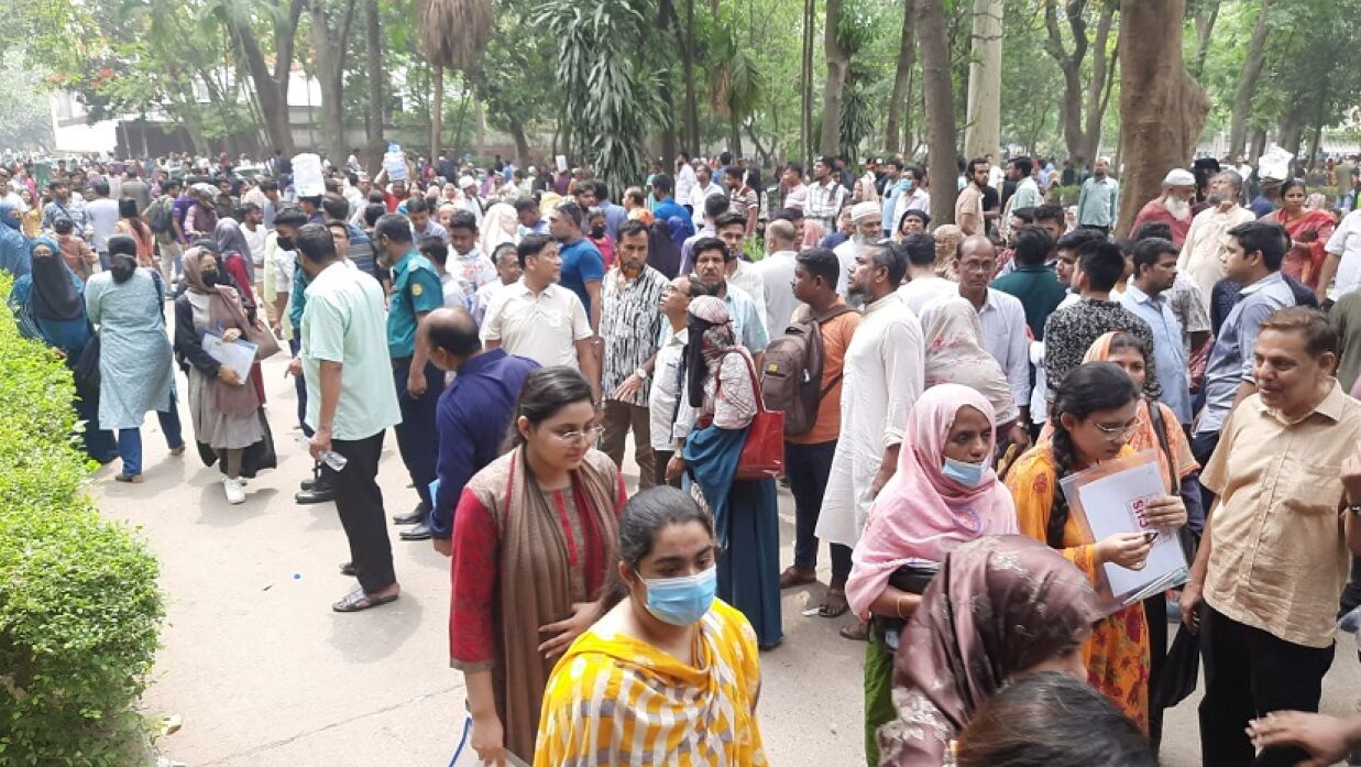 বিশ্ববিদ্যালয়ের ভর্তি পরীক্ষায় অংশগ্রহণকারী শিক্ষার্থী