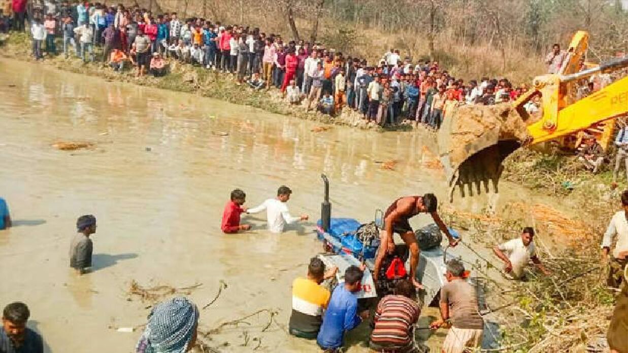 গঙ্গাস্নানে যাওয়ার পথে দুর্ঘটনার শিকার, প্রাণ গেল ২২ জনের