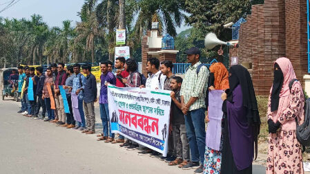 রাবির তিন গেটে স্পিড ব্রেকার-ওভারব্রিজ স্থাপনের দাবি শিক্ষার্থীদের