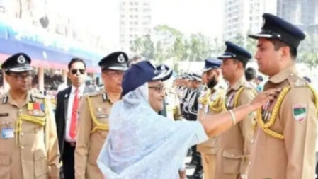 পুলিশ সপ্তাহে সম্মাননা পেলেন সাতক্ষীরার তিন পুলিশ কর্মকর্তা