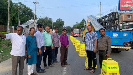 চুয়েটের সামনের সড়কে ডিভাইডার স্থাপন; দ্রুতই রাস্তা প্রশস্তকরণের আশ্বাস 