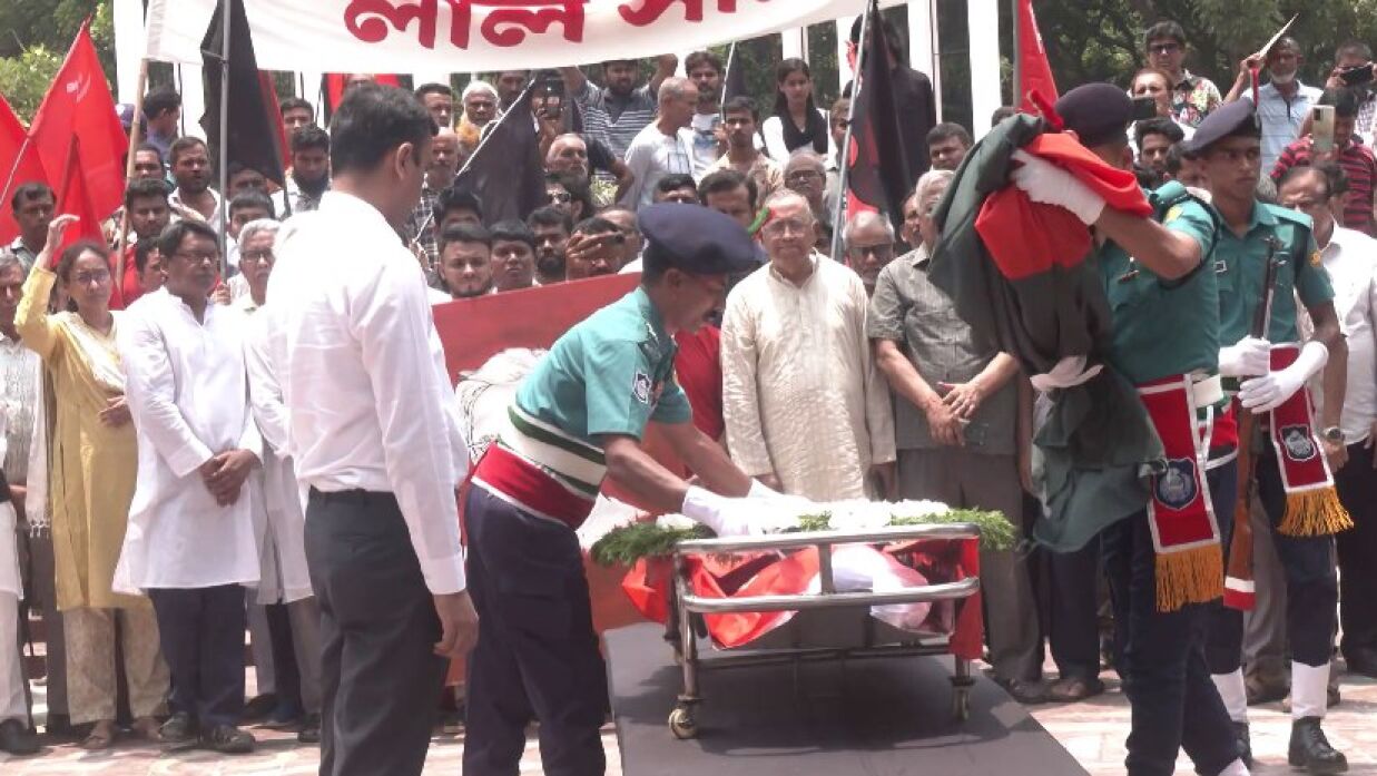 কমিউনিস্ট নেতা ও বীর মুক্তিযোদ্ধা হায়দার আকবর খান রনোকে শ্রদ্ধা নিবেদন