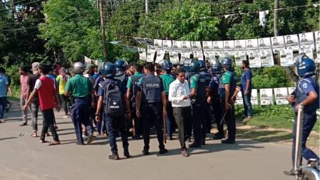 ঘটনার পর পুলিশ ঘটনাস্থলে অবস্থান করছে